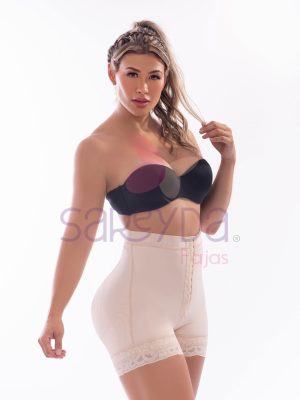 Short con broches bota corta
