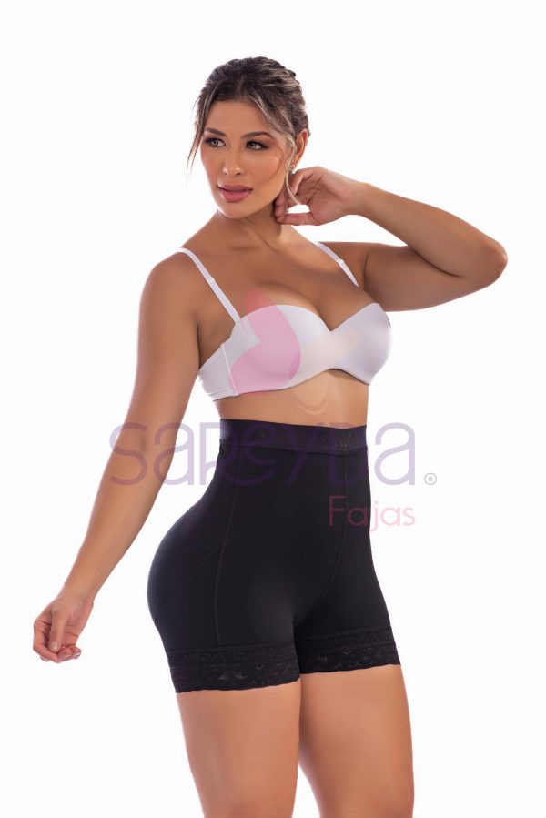 Short alto en cintura bota corta