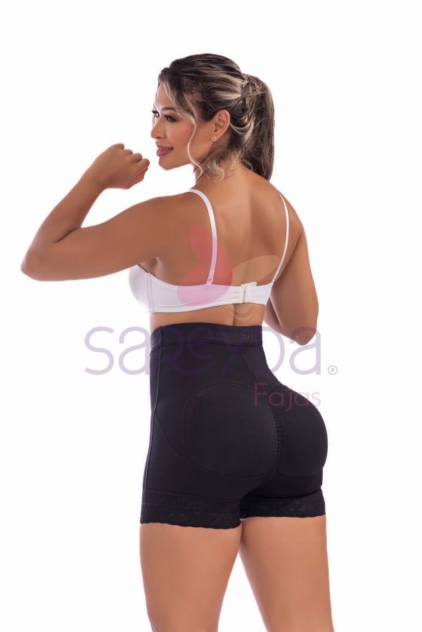 Short alto en cintura bota corta