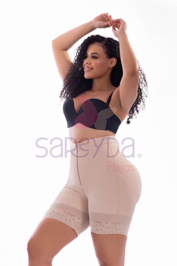 Short con cierre abdominal media pierna