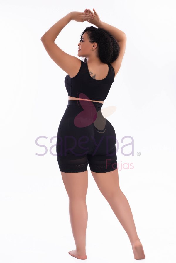 Short con cierre abdominal media pierna