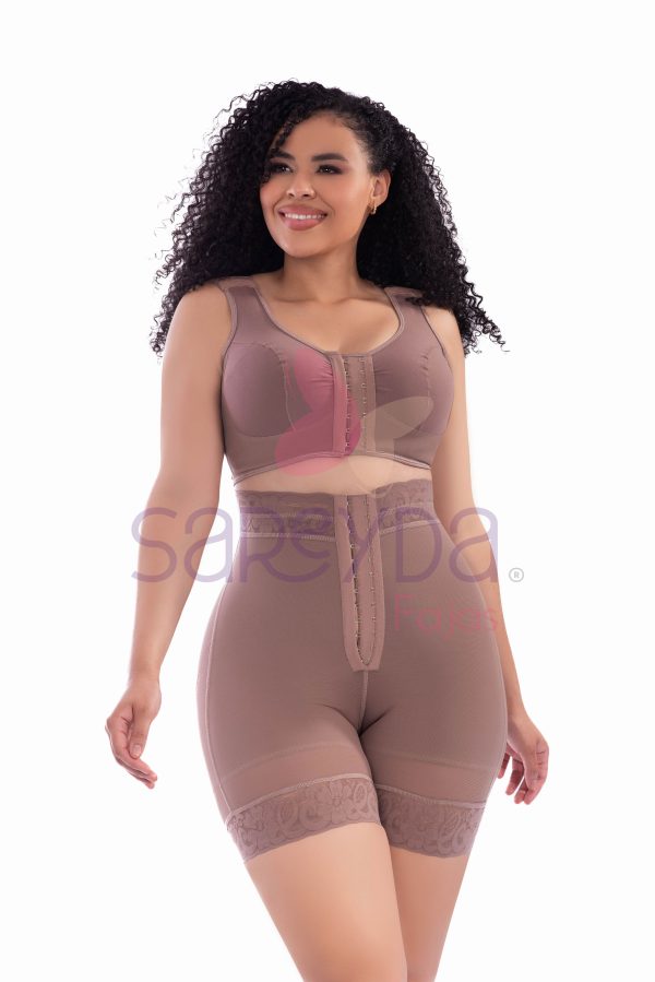 Short con broches media pierna