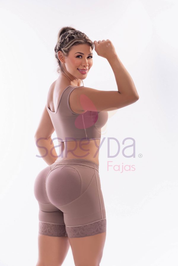 Short descaderado media pierna
