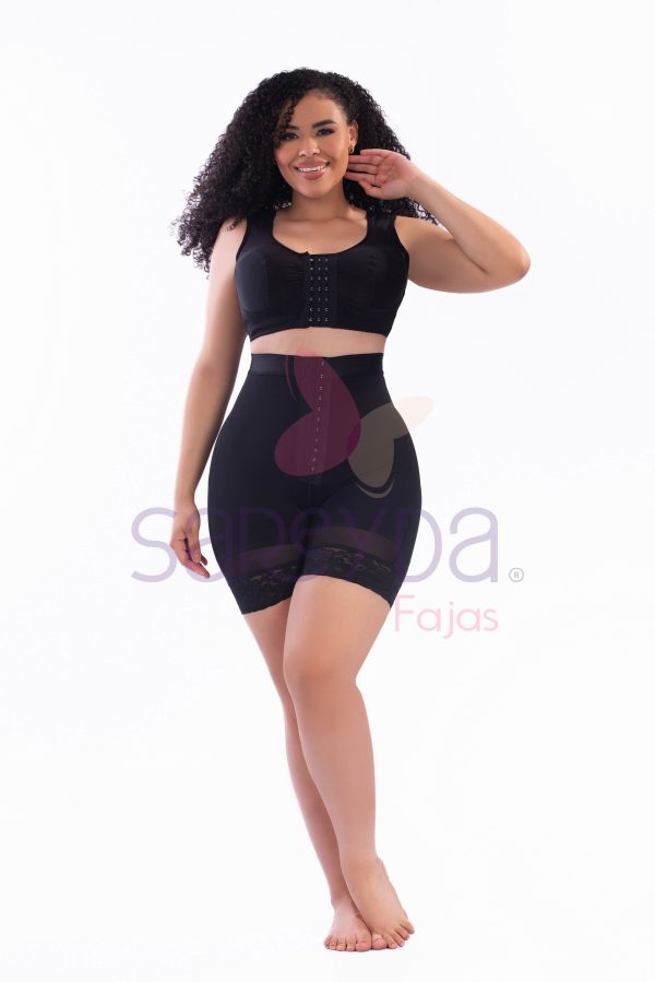 Short con broches media pierna